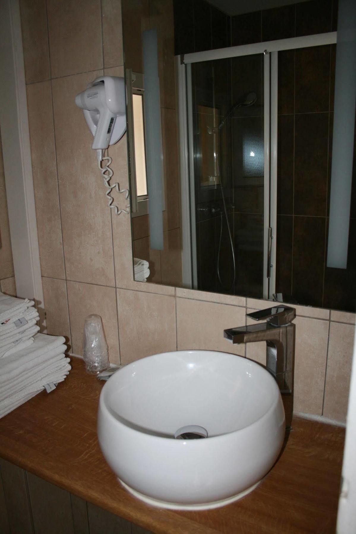 Hotel Le Chambellan Dijon Bagian luar foto